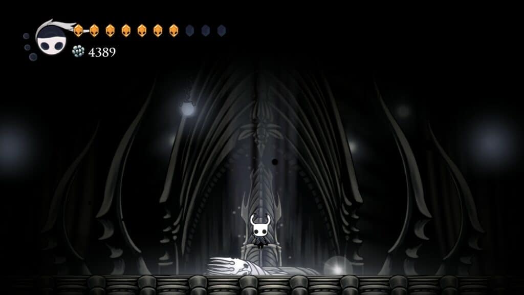 Imagen del caballero sentado en un trono